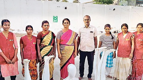 துணிக் கூழில் மாடல்  பொம்மைகள்
