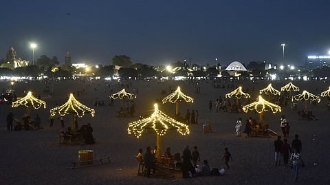 kஓப்பிலிருந்து படம்