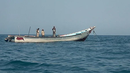 யேமன் அருகே அகதிகள் படகு விபத்துக்குள்ளான கடல் பகுதியில் நடைபெற்ற தேடுதல் பணி (கோப்புப் படம்).