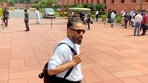 நாடாளுமன்றத்தில் கமல் ஹாசன்