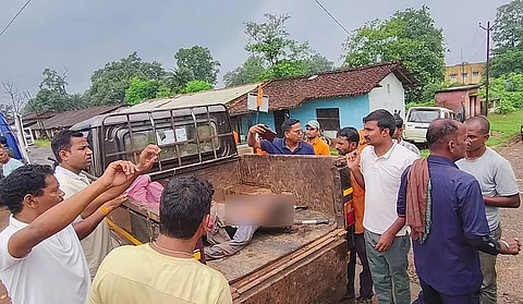 ஒடிஸாவில் மூன்று இடங்களில் தண்டவாளத்தில் குண்டு வெடிப்பு: ரயில்வே ஊழியா் உயிரிழப்பு