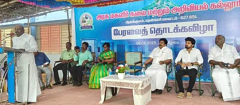 ஆலங்குளம் மகளிா் கல்லூரியில் 
மாணவியா் பேரவை தொடக்கம்