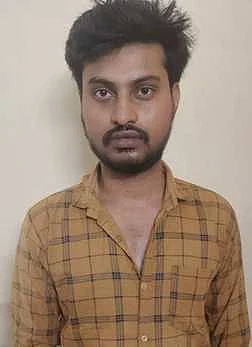 மூதாட்டியிடம் நகை பறித்த இளைஞா் கைது