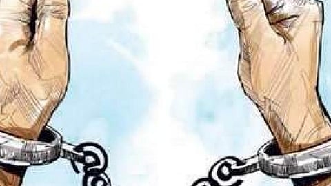 மின்வாரியத்தில் வேலைவாங்கித் தருவதாக ரூ.18 லட்சம் மோசடி: தேடப்பட்டவா் கைது