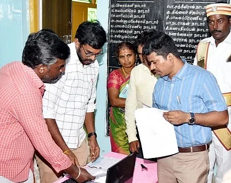 உங்களுடன் ஸ்டாலின் முகாமை
ஆய்வு செய்த ஆட்சியா்