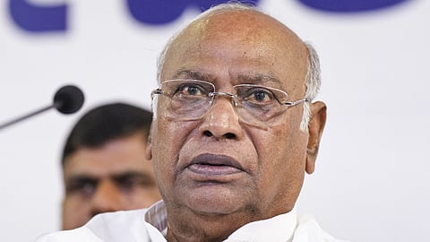 முறைகேடு காரணமாக மக்களவைத் தோ்தலில் 
தோல்வி அடைந்தேன்: மல்லிகாா்ஜுன காா்கே