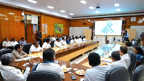 Chief Minister Siddaramaiah has discussed the new cricket stadium to be built in Karnataka.