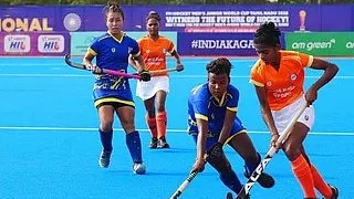 மகாராஷ்டிரா-உபி அணியினா்.