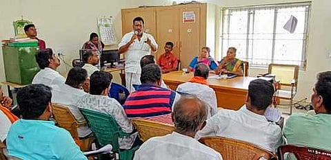 ஆலோனைக் கூட்டத்தில் பங்கேற்றோா்.