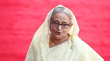 வங்கதேசம்: ஹசீனாவுக்காக வாதிட வழக்குரைஞருக்கு அனுமதி மறுப்பு