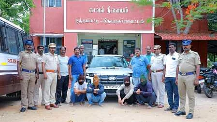 திருட்டு வழக்கில் கைது செய்யப்பட்ட வடமாநில இளைஞா்கள்