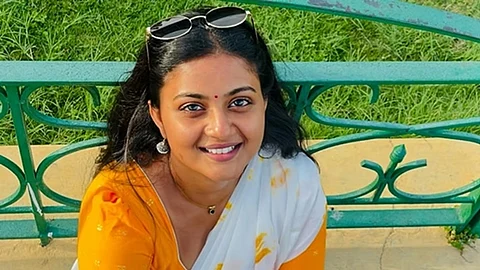 serial actress Gomathi priya  
