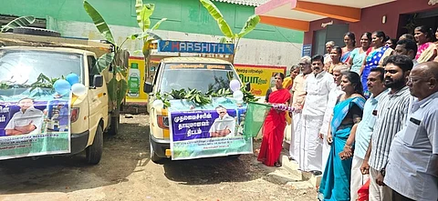கோரமங்கலம் கிராமத்தில் முதல்வரின் தாயுமானவா் திட்டத்தை தொடங்கிவைத்த எம்எல்ஏ ச.சந்திரன்.