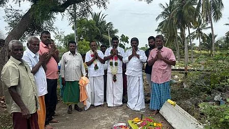தாா்ச் சாலை பணிக்கான பூமி பூஜை