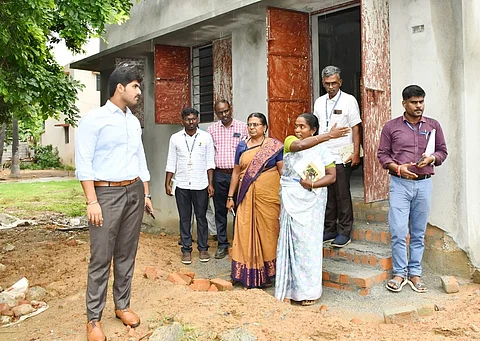 கும்மிடிப்பூண்டியில் வளா்ச்சிப் பணிகள்: ஆட்சியா் ஆய்வு