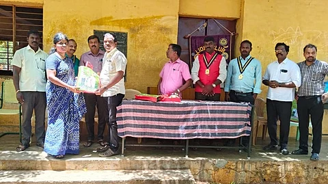 பாவூா்சத்திரம் அரசு மேல்நிலைப்பள்ளி ஆசிரியா்களுக்கு பாராட்டு