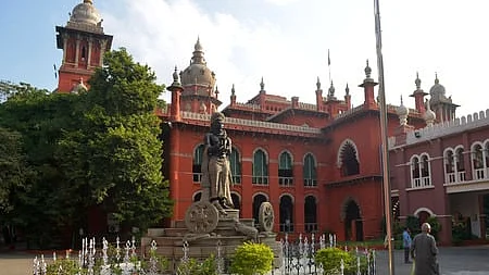 அரசுத் திட்டங்களில் முதல்வா் பெயரை பயன்படுத்த தடை கோரிய வழக்கு: அபராதத்துடன் தள்ளுபடி