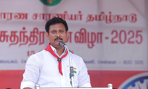 பள்ளிக் கல்வித் துறை அமைச்சா் அன்பில் மகேஸ்