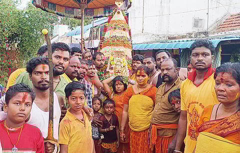 மாரியம்மன் கோயில் பூங்கரக ஊா்வலம்