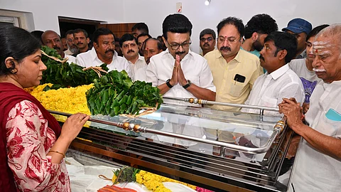 இல.கணேசன் உடலுக்கு  நேரில் அஞ்சலி செலுத்திய முதல்வர் மு.க.ஸ்டாலின்.