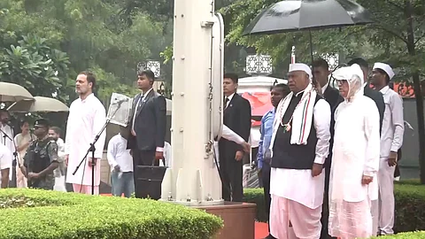 காங்கிரஸ் அலுவலகத்தில் ராகுல், கார்கே
