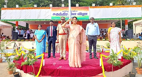 காஞ்சிபுரம் மாவட்ட ஆட்சியர் அலுவலக வளாகத்தில் நடைபெற்ற 79-ஆவது சுதந்திர நாள் விழாவில் மாவட்ட ஆட்சியர் கலைச்செல்வி மோகன் தேசியக் கொடியினை ஏற்றி வைத்தார். 