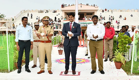 Thiruvallur District Collector hoists the flag on Independence Day