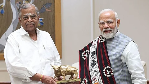 நாகாலாந்து ஆளுநர் இல.கணேசனுடன் பிரதமர் நரேந்திர மோடி.