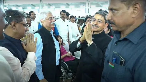 ஆளுநர் தேநீர் விருந்து! திமுக, தவெக புறக்கணிப்பு; அதிமுக, பாஜக பங்கேற்பு!