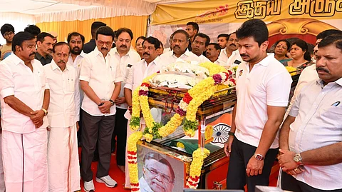 இல. கணேசனின் உடலுக்கு பிரதமர் மோடி சார்பில் முதல்வர் மு.க. ஸ்டாலின் அஞ்சலி