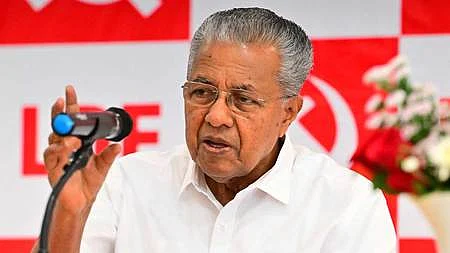 கேரள முதல்வா் பினராயி விஜயன்
