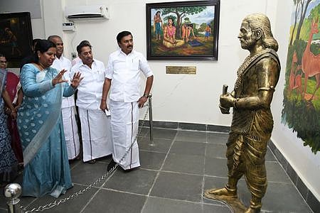 மதுரை தமிழ்ச் சங்கக் காட்சிக் கூடத்தில் திங்கள்கிழமை ஆய்வு மேற்கொண்ட செய்தித் துறை அமைச்சா் மு.பெ. சாமிநாதன். உடன், சட்டப்பேரவை உறுப்பினா்கள் கோ. தளபதி, மு. பூமிநாதன், உலகத் தமிழ்ச் சங்க இயக்குநா் இ.சா. பா்வீன் சுல்தானா.