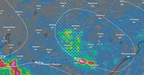கரையைக் கடந்த புயல் சின்னம்!