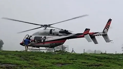தாணேவில் தனியார் ஹெலிகாப்டர் அவசரமாக தரையிறக்கப்பட்டது