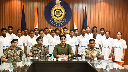 சத்தீஸ்கரில் 21 நக்சல்கள் சரணடைந்துள்ளனர்...