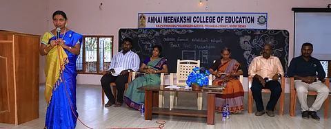 புளியங்குடியில் வழிகாட்டி ஆசிரியா்களுக்கான பயிற்சி முகாம்