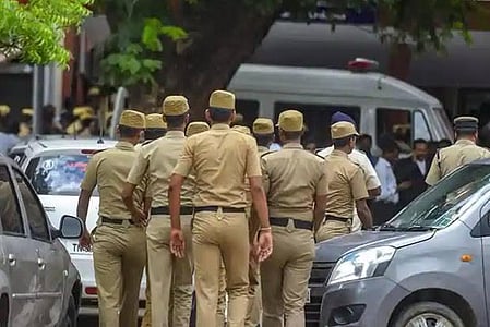 அடையாறில் இளைஞரைக் கொன்று சாக்கு மூட்டையில் கட்டி வீசிய வழக்கு: பிகார் கும்பலிடம் தீவிர விசாரணை!