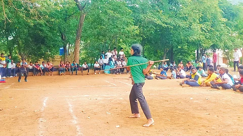 கம்பால்தான் சுற்றி அடிப்பேன்...