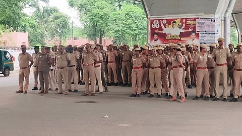 திருப்பத்தூர் மாவட்டத்தில் காவலர்கள் குவிப்பு
