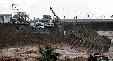 ஜம்மு-காஷ்மீரில் கடும் வெள்ளம்: 13 பேர் உயிரிழப்பு 