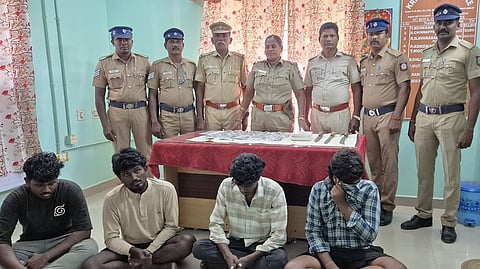 கஞ்சா வழக்கில் கைது செய்யப்பட்ட சுரேஷ்லிங்கம், மாரியப்பன், அா்ஜுனைராஜன், ஹரிஹரன்