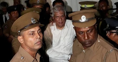 நீதிமன்றத்தில் இருந்து அழைத்துச் செல்லப்பட்ட ரணில் விக்ரமசிங்க. 