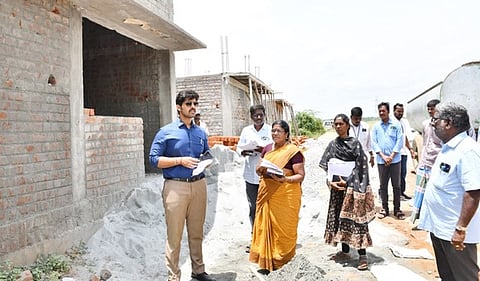 திருத்தணியில் வளா்ச்சித் திட்டப் பணிகள்: மாவட்ட ஆட்சியா் ஆய்வு