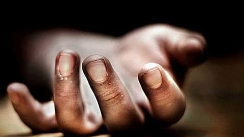 காா் வடிகாலில் விழுந்ததில்
மூன்று போ் நீரில் மூழ்கி சாவு