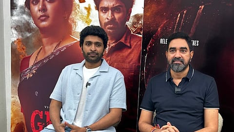 விக்ரம் பிரபு, அனுஷ்கா நடித்த 'காதி' திரைப்படத்தின் விளம்பரதார நிகழ்வானது தற்போது ரசிகர்களிடம் கவனம் ஈர்த்துள்ளது.