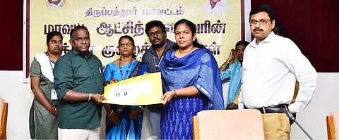 பயனாளிக்கு நலத்திட்ட உதவி வழங்கிய ஆட்சியா் க. சிவசௌந்திரவல்லி.