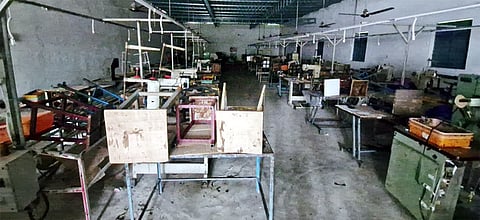 திருட்டு சம்பவம்  நடைபெற்ற காலணி தொழிற்சாலை.