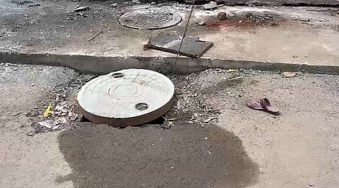 மழைநீர் வடிகால் பள்ளம்