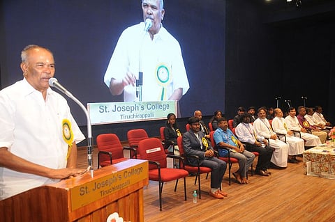 திருச்சி செயின்ட் ஜோசப்  கல்லூரியில் புதன்கிழமை நடைபெற்ற விழாவில்  பேசிய தமிழக சட்டப்பேரவைத் தலைவா்  அப்பாவு.
