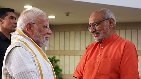 சி. பி. ராதாகிருஷ்ணனுடன் மோடி